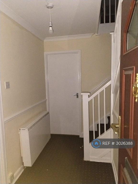 2 bedroom flat in Rose Lane, Romford, RM6 (2 bed) (#3026388)