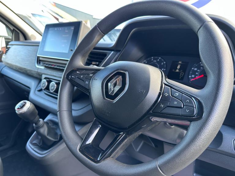 2023 73 RENAULT TRUCKS UK TRAFIC dCi 150 3T LWB L2 H1 Van Red Edition