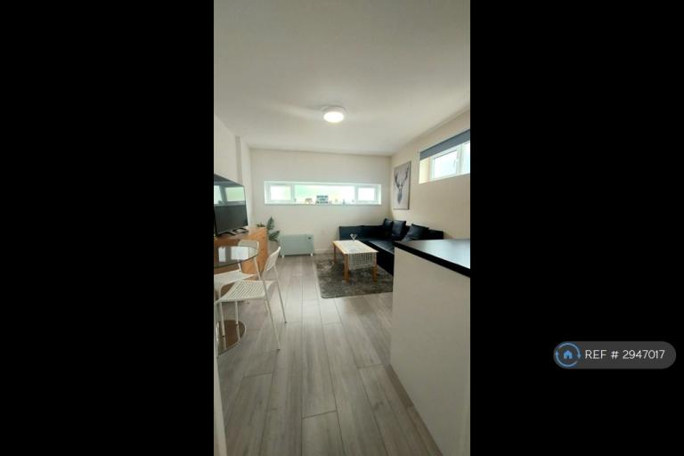 1 bedroom flat in Edgware, Edgware, HA8 (1 bed) (#2947017)