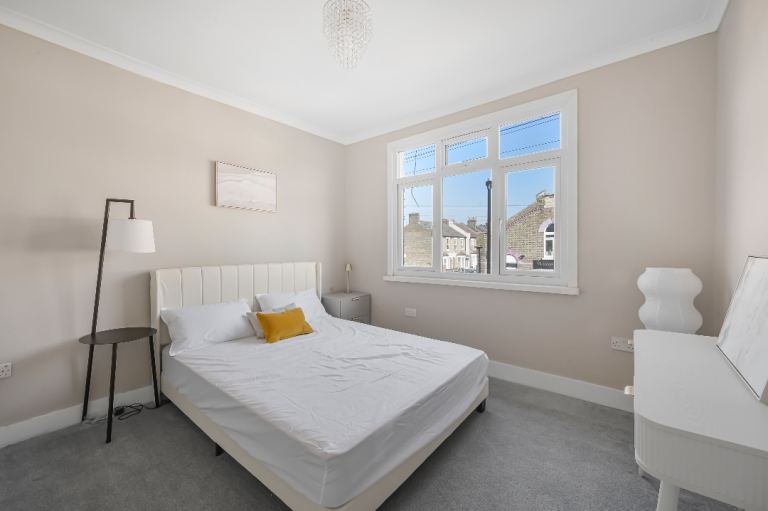 Modern Fully Furnished Double Room & Private Studio – Stylish, Comfortable Living Professionals &