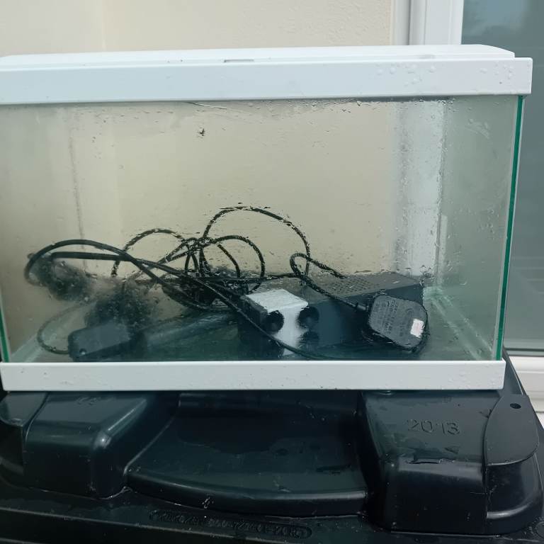 Fish tank equiped with pump filter