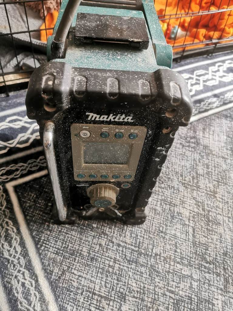 Makita BMR100 job site radio