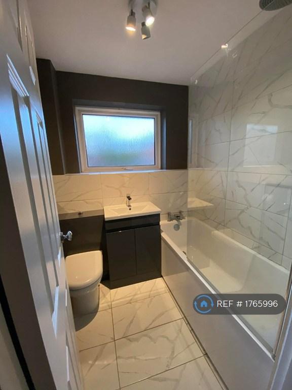 3 bedroom house in Inglewood Avenue, Camberley, GU15 (3 bed) (#1765996)