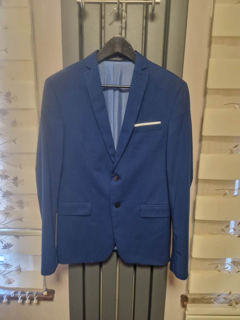 Mens suite 