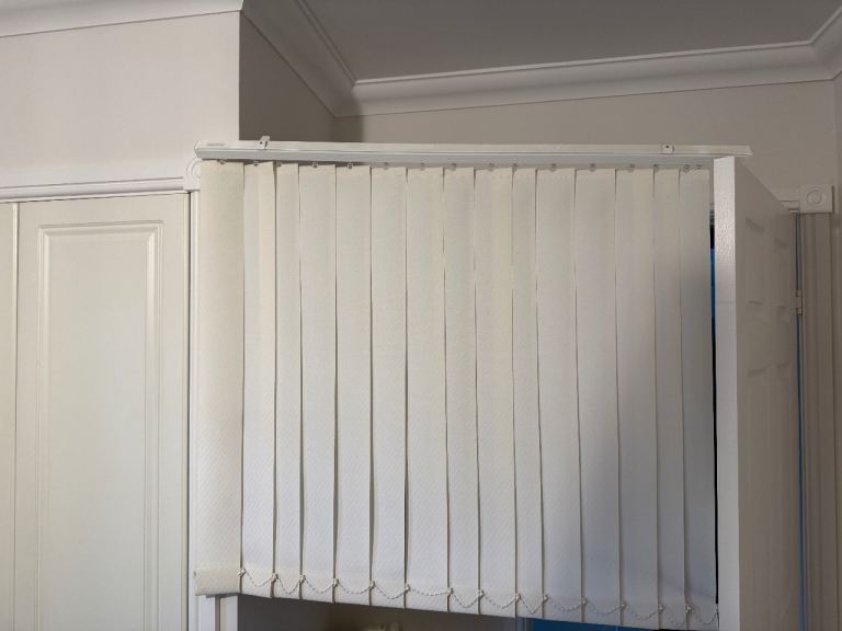 Vertical Blind, colour cream