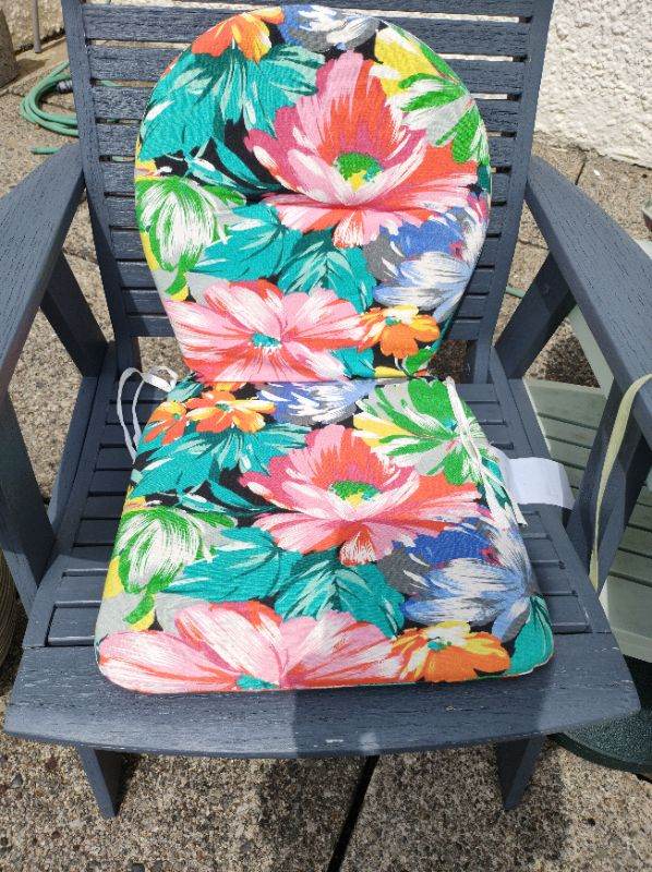 Outside Garden Seat Cushions x 4 & Matching Tilting Parasol