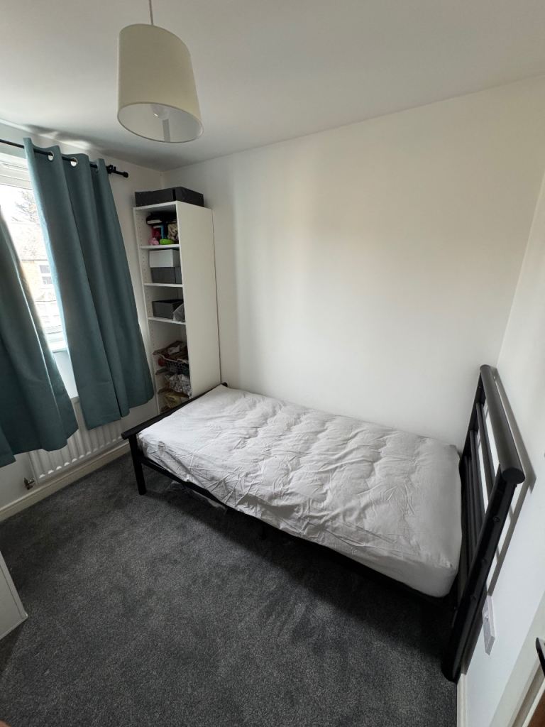 SINGLE ROOM NEAR UNIVERSITY AND STATION 