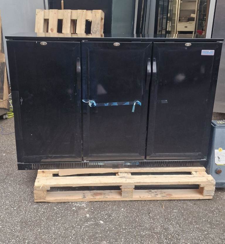 NEW GRADED COMMERCIAL UNDERCOUNTER DRINKS OR FOODS CHILLER FULLY WORKING EXCELLENT CONDITION 