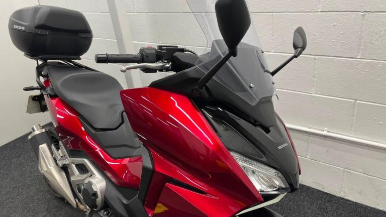 HONDA FORZA 750 R ** TOP BOX - FULL HISTORY - MAY 2027 MOT **