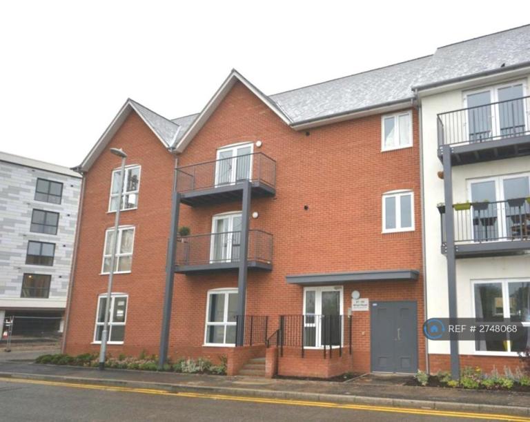 3 bedroom flat in Wharf Road, Chelmsford, CM2 (3 bed) (#2748068)