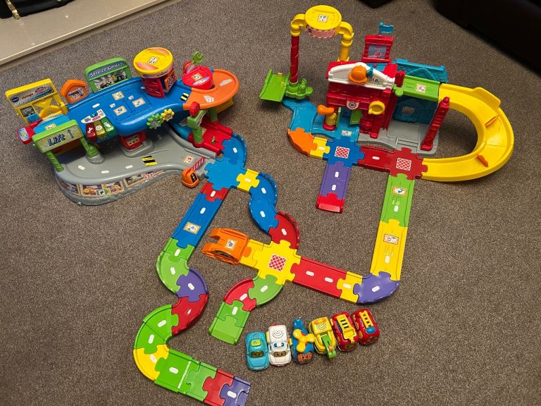Toot toot bundle garage fire station 6 cars plenty of track good condition