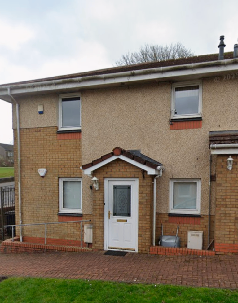 Luxury 2 Bed Garden Flat in Shotts 