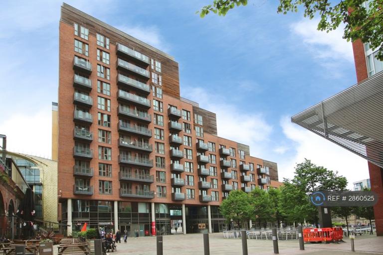 1 bedroom flat in Watermans Place, Leeds, LS1 (1 bed) (#2860525)