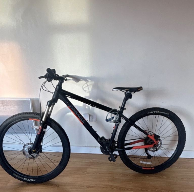 Pinnacle Kapur 2 Mountain Bike Black Front suspension 