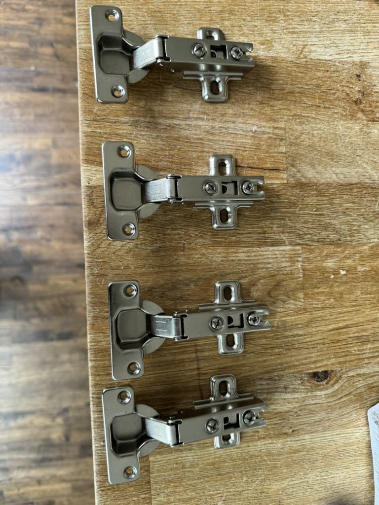 Sprung 90° Kitchen Hinges 35mm Pack of 4