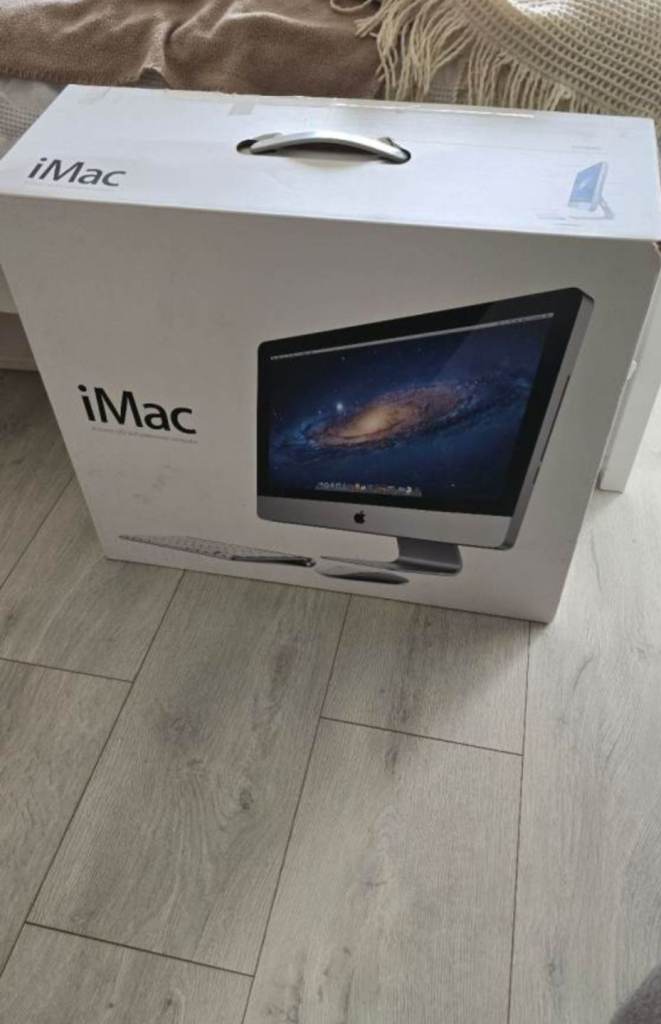 Apple iMac 21.5 inch 16.9 widescreen. 
