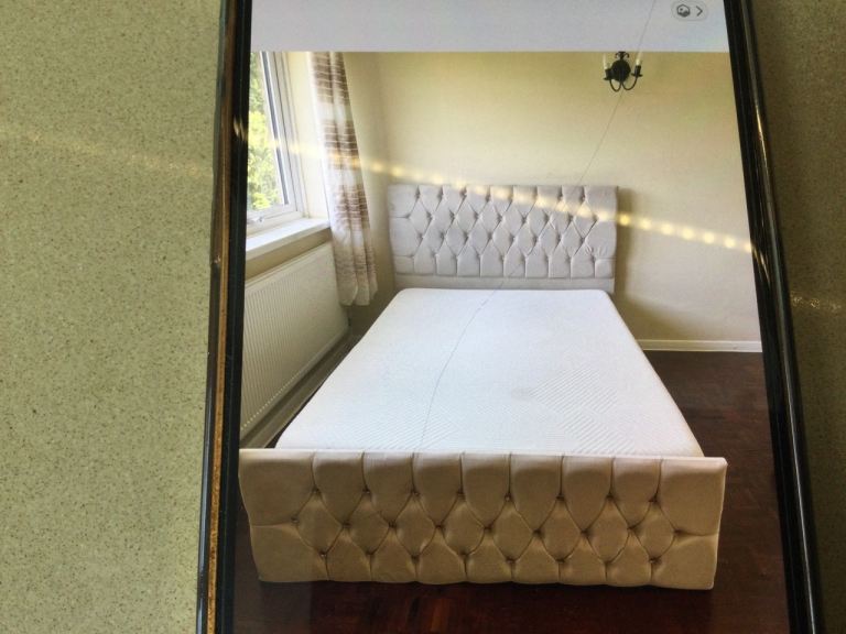 Double Bed with buttoned headboard