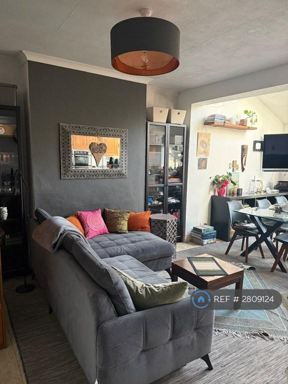 1 bedroom in Kingsway, London, KT3 (#2809124)