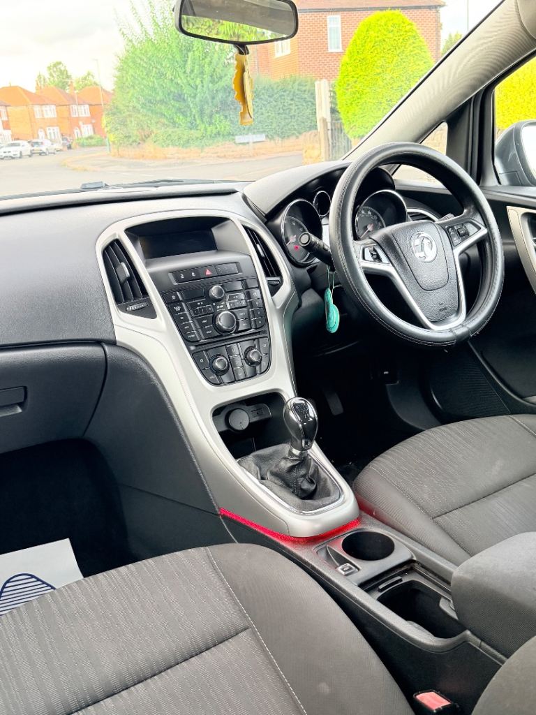 Vauxhall, ASTRA, Hatchback, 2011, Manual, 1598 (cc), 5 doors