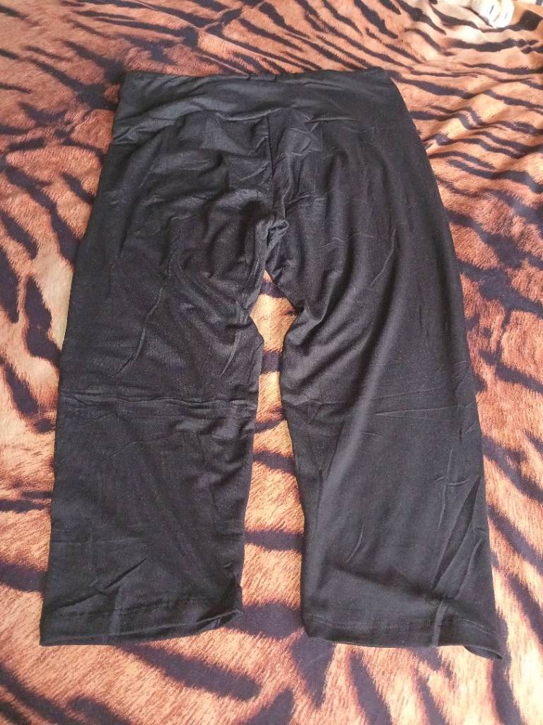 Black Women's Cropped Trousers – Good Condition