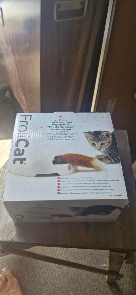 Brand new frolicat cat toy Fox Den