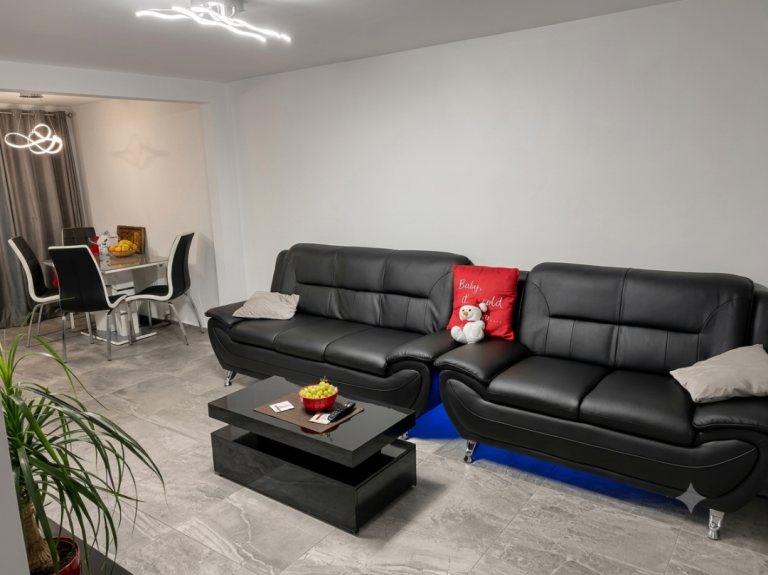 Brand New Modern Black Leather Sofas – 3 & 2 Seater Suite Available ✨