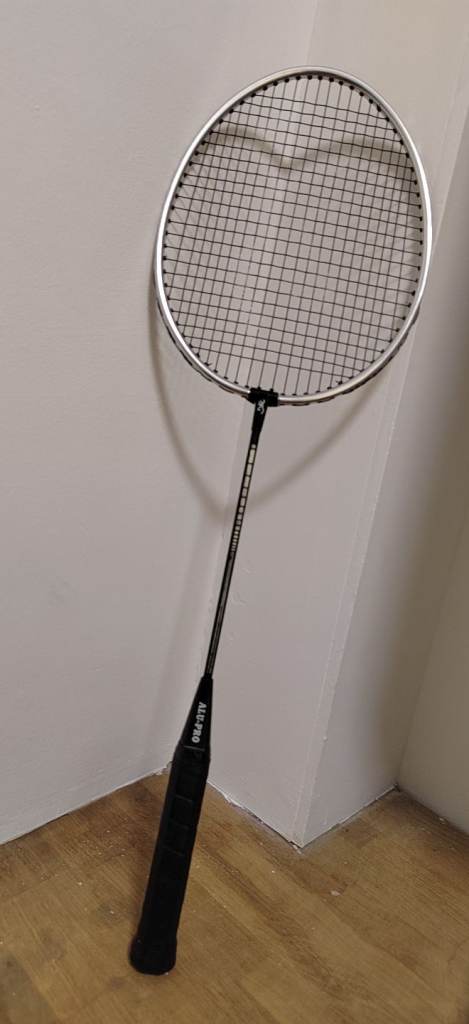 BADMINTON RACKET 
