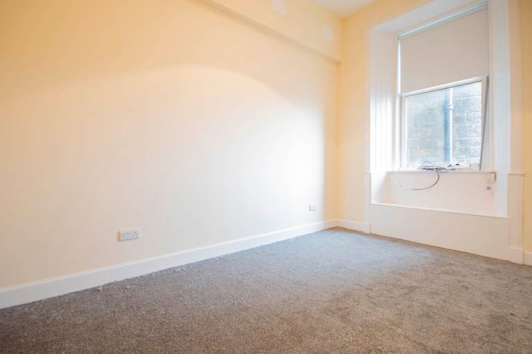 Delightful, 2 bedroom, 2nd floor flat in Causewayside – available January