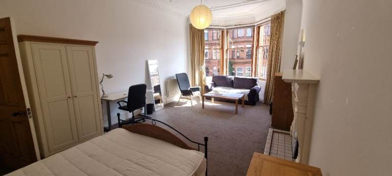 WEST END FLAT TO LET -  Close to Glasgow University and Hillhead Underground