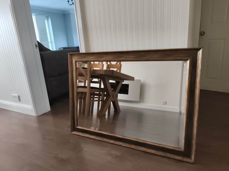 Wall mounted mirror 