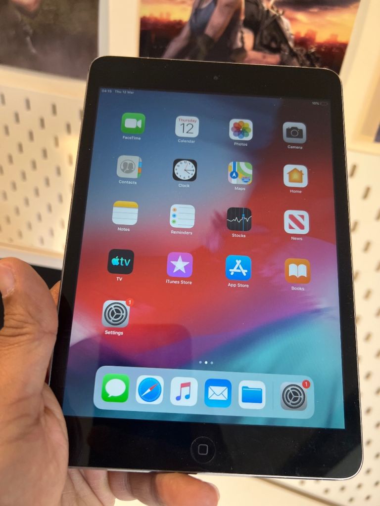 Apple iPad mini 2 32 GB  – Good Condition, 40 pound each 