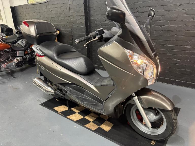 HONDA FES 125cc SCOOTER 