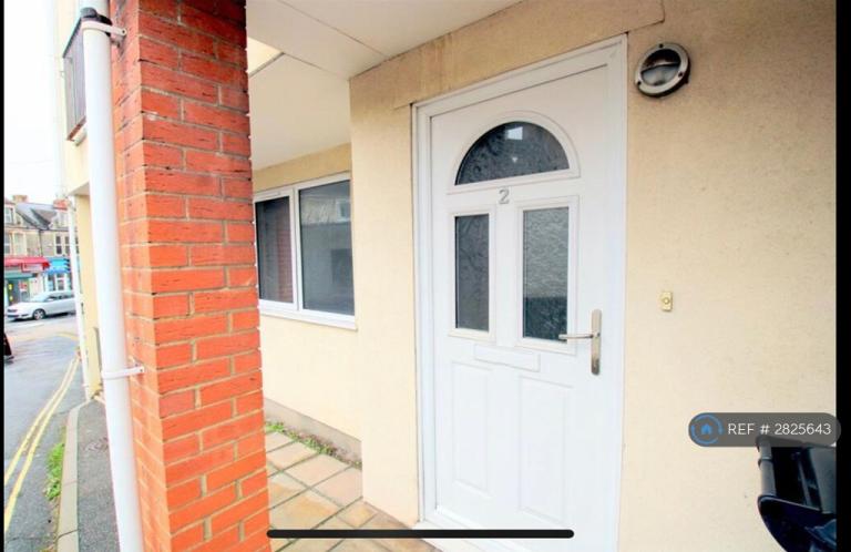 3 bedroom flat in Talbot Place, Bristol, BS4 (3 bed) (#2825643)