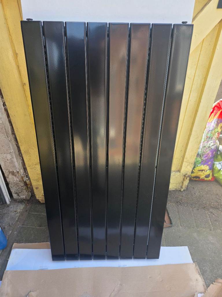 Black gloss single radiator