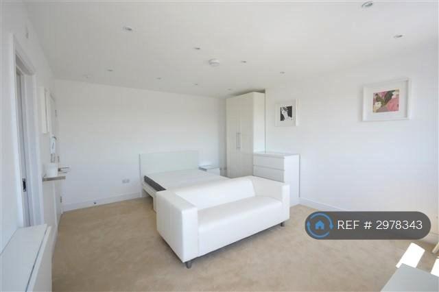 Studio flat in Uxbridge Road, London, W12 (#2978343)