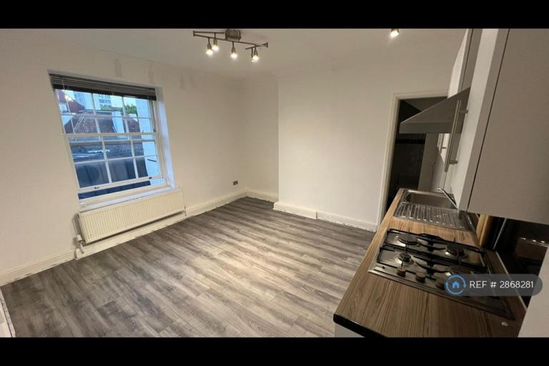 3 bedroom flat in Levita House, London, NW1 (3 bed) (#2868281)