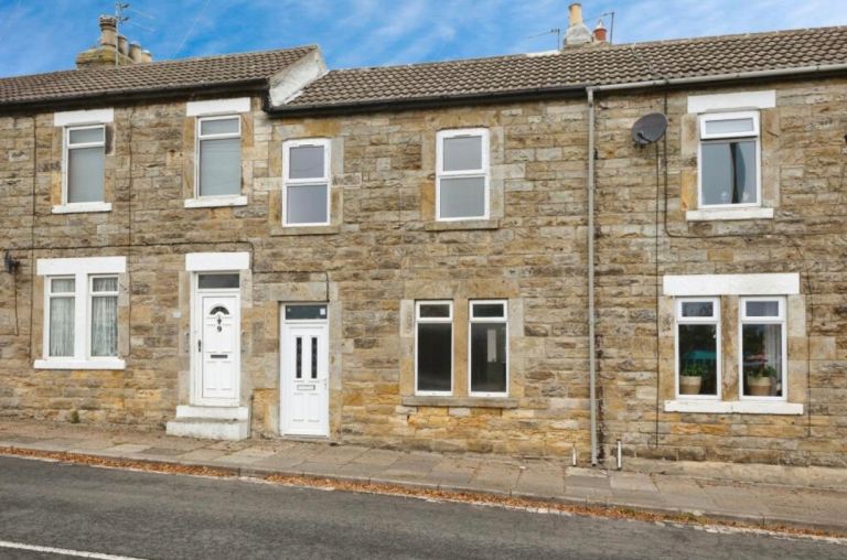 3 bedroom mid terrace modern refurbished in Lingdale Saltburn by sea 