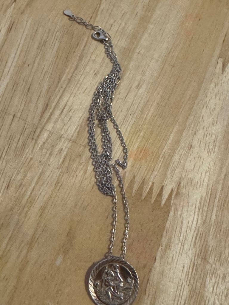 Silver S925 Necklace with Coin Pendant – Good Condition