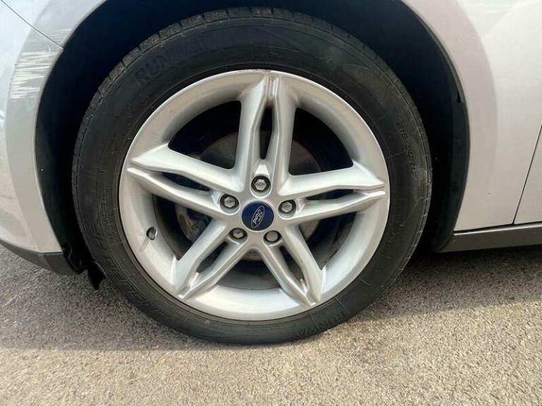 2016 Ford Focus 1.0T EcoBoost Zetec Euro 6 (s/s) 5dr HATCHBACK Petrol Manual