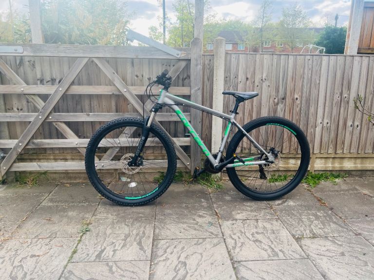 Carrera hussle M frame EXCELLENT CONDITION Mountain bike 