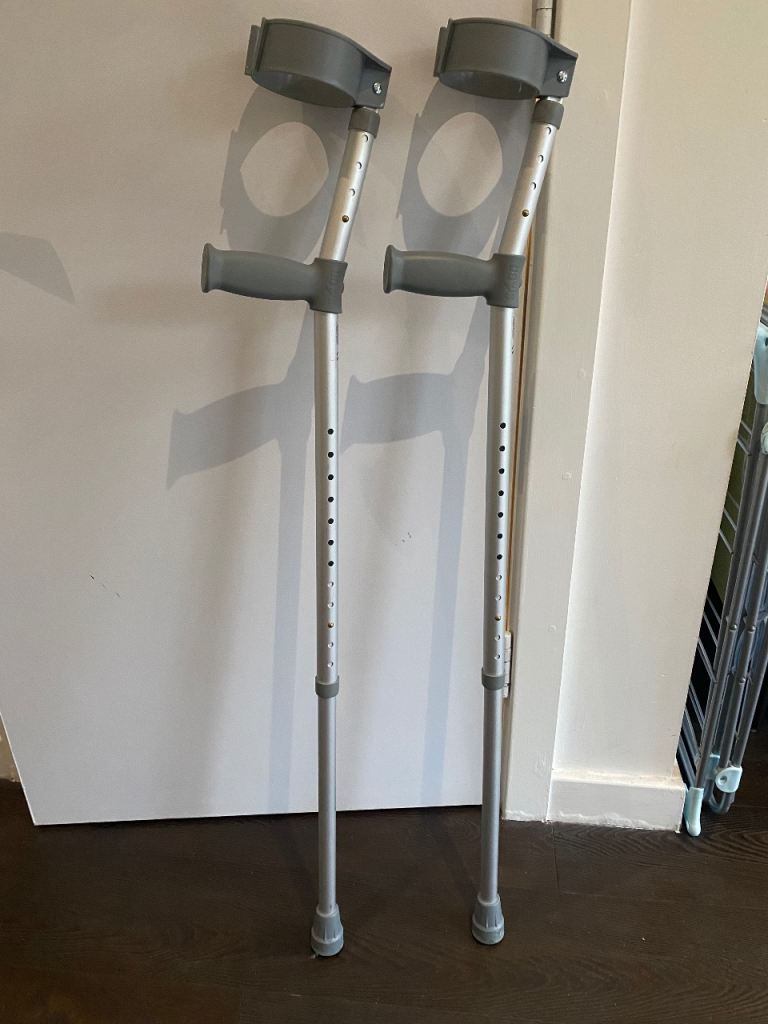 Pair of crutches for adults