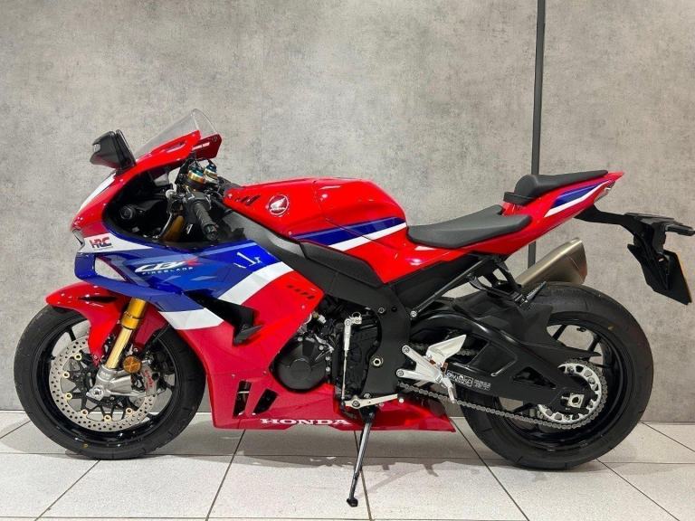 2025 Honda CBR1000RR-R Fireblade SP - 1562 miles - STUNNING!