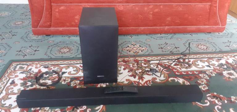 SAMSUNG SOUNDBAR 