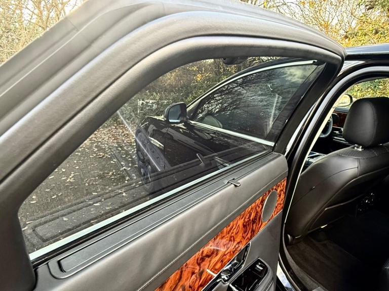 2010 Jaguar XJ 5.0 V8 Premium Luxury Auto Euro 5 4dr (LWB) SALOON Petrol Automatic