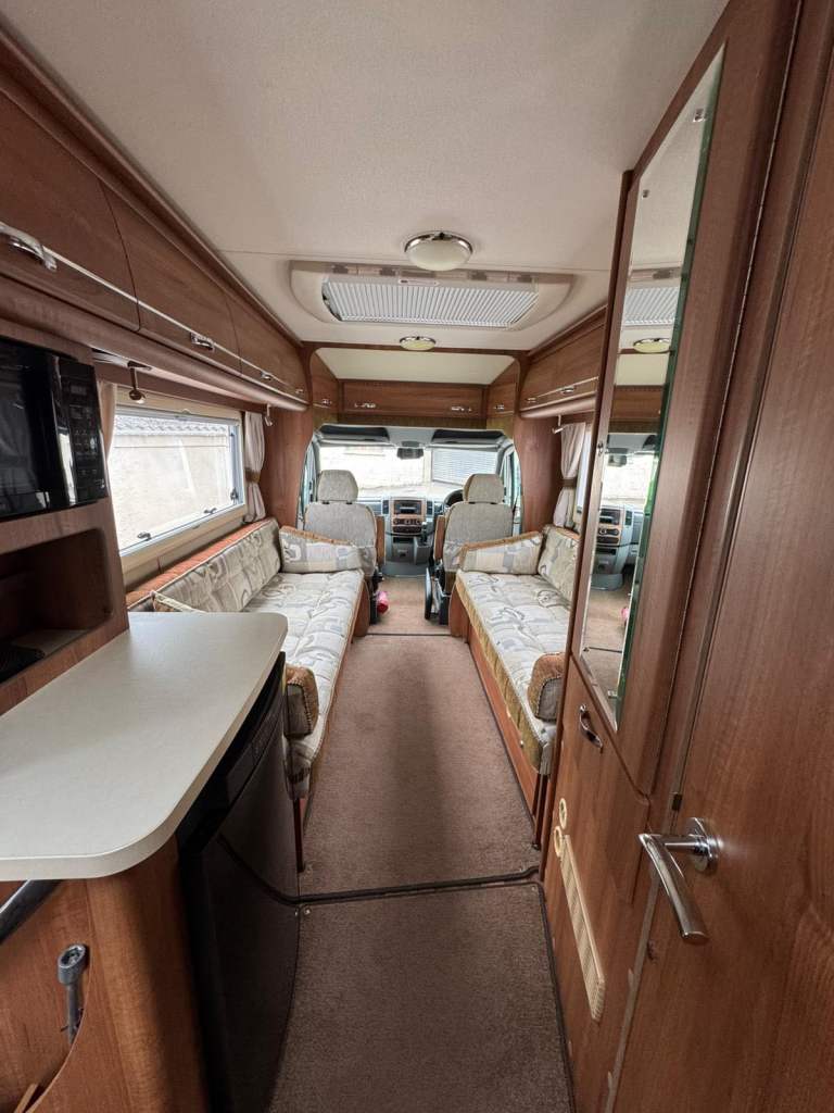 Mercedes-Benz Autosleeper Bourton 2.1 Motorhome- like new condition 