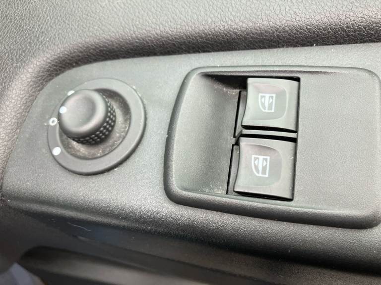 2020 Renault Trafic LL30 ENERGY dCi 120 Sport Nav 9 Seater Standard Roof Minibus DIESEL Manual