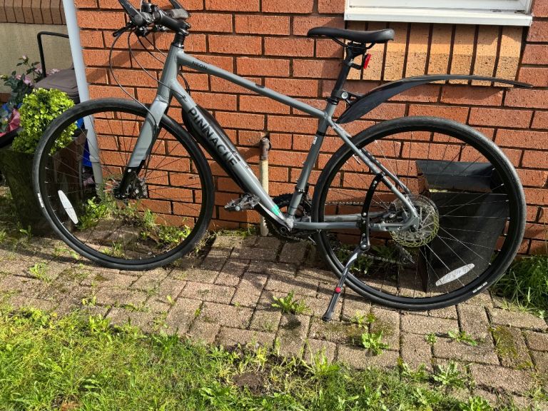 Pinnacle Neon 2 Hybrid Bike ( Basically Brand New )