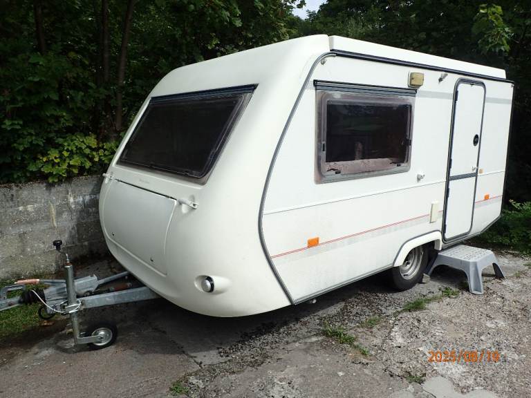 Rapido Club 32 compact pop-top 3 berth caravan 