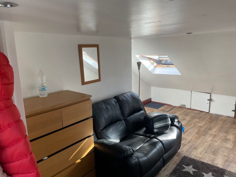 Double loft room for rent in Leytonstone e11