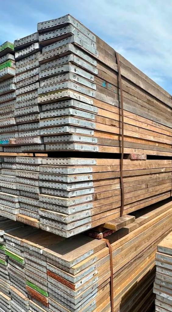 Large Quantity of Timber Boards/Scaffolding Planks
